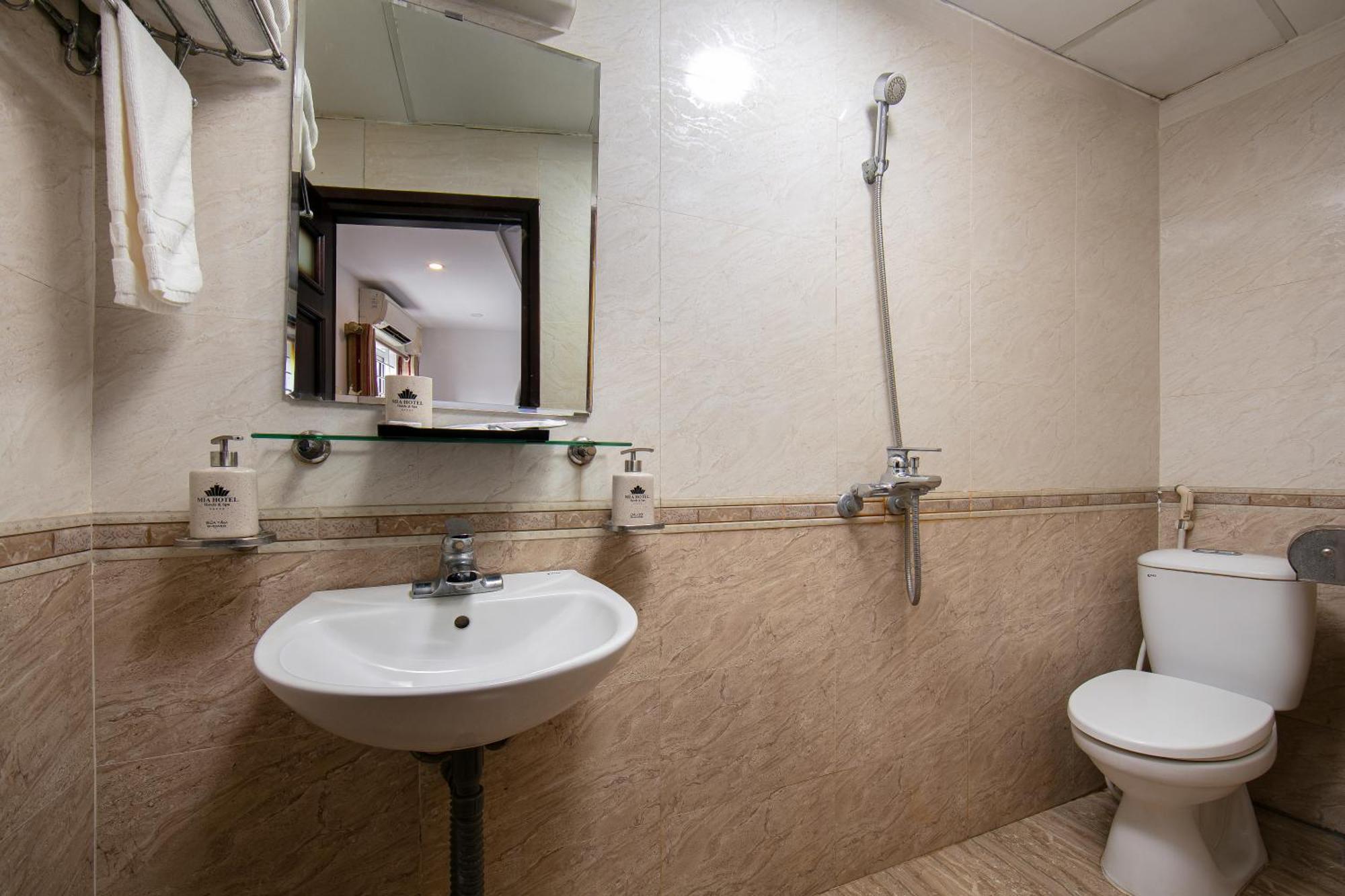 Duc Trong Hotel Hanoï Extérieur photo